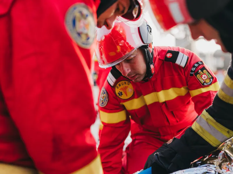 22 de copii şi 27 de adulţi au fost evacuaţi. Incendiu la o clinică de pediatrie - Foto: igsu.ro