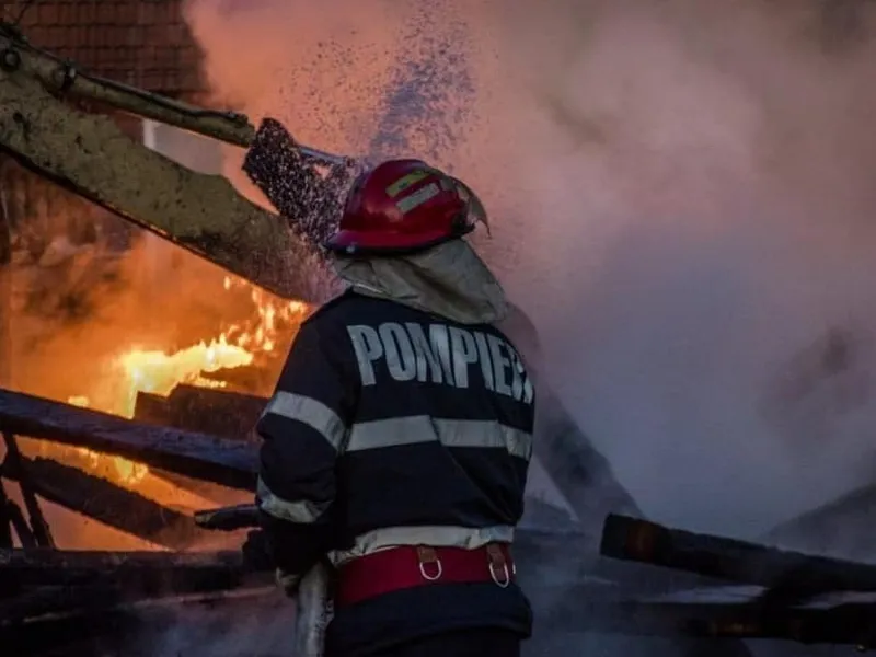 Incendiul izbucnit la coloana de sinteză de la instalaţia de amoniac. FOTO: ISU/Facebook