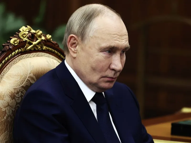 Preşedintele Rusiei, Vladimir Putin, îl primeşte pe guvernatorul Regiunii Kostroma - Foto: Profimedia Images