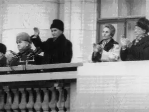 21 Decembrie 1989: Ultimul miting de sprijinire a dictatorului Nicolae Ceaușescu. Românii huiduie - Foto: Profimedia Images