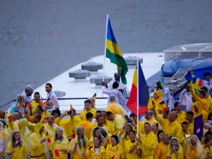 Canotorii români Ionela și Marius Cozmiuc au scris istorie la JO. Prima familie portdrapel - Foto: Profimedia Images