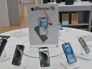 La Inspectoratul General pentru Imigrări a venit „Moșu”: iPhone 15 Pro Max, de 1.560 € bucata - Foto: Profimedia Images