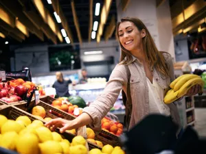 La ce ore mâncarea, fructele din supermarket vor fi cele mai proaspete? Când e bine să cumperi? - Foto: Freepik.com (Fotografie cu rol ilustrativ)