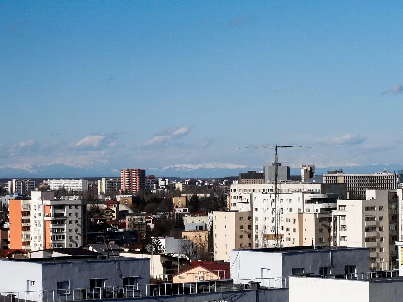 Munții Bucegi, văzuți din București Foto: INQUAM Photos/Adriana Neagoe