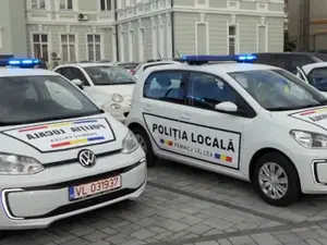 Primăria Râmnicu Vâlcea a cumpărat 4 mașini electrice Volkswagen e-UP! pentru Poliția Locală. / Foto: captură video