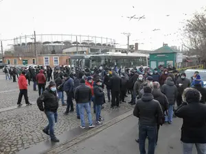 Șoferii STB care refuză să reia lucrul ar putea scăpa de dosarele penale, dar nu și de daunele civile Foto: INQUAM Photos/George Călin