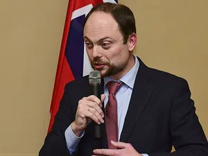 Jurnalistul şi politicianul Vladimir Kara Murza, vorbind la Toronto, în anul 2017 - Foto: Wikimedia/Mykola Swarnyk/CC BY-SA 3.0