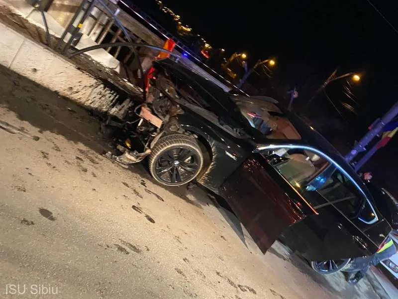 Nouă persoane, aflate într-o mașină, rănite într-un accident la Mediaș/foto: isu sibiu