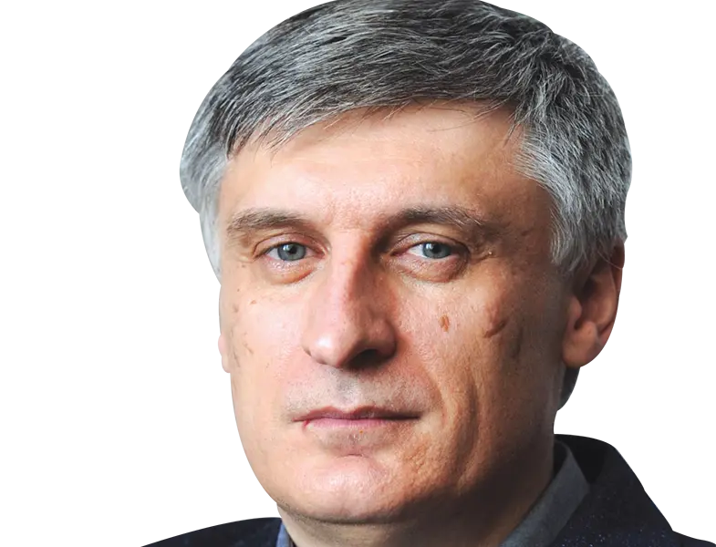 Cătălin Avramescu este conferențiar la Facultatea de Științe Politice a Universității din București