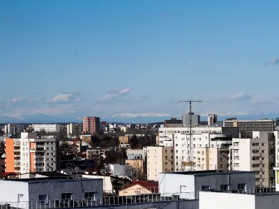 Munții Bucegi, văzuți din București Foto: INQUAM Photos/Adriana Neagoe