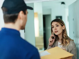 HAOS la RECALCULAREA PENSIEI Poșta vrea să încalce legea și să lase adeverințele la rude și prieteni Foto: Freepik (fotografie cu caracter ilustrativ)