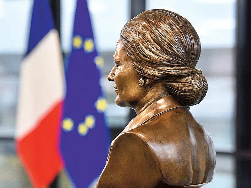 Simone Veil, aleasă în Franța, supraviețuitoare a Holocaustului, a fost primul președinte al Parlamentului European ales direct de către cetățeni - Foto: Profimedia Images