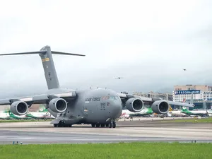 AJUTOR ȘI PROVOCARE Un avion militar american cu 750.000 de doze de vaccin anti COVID, donate de SUA, a aterizat în iunie în Taiwan. Guvernul chinez a văzut în acest gest o „provocare“ - Foto Getty Images