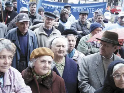 CCR a amânat creșterea pensiilor/FOTO: estnews.ro