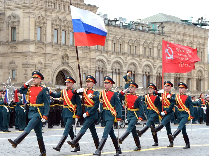 După ce i-au ucis și violat, rușii vor să organizeze „parada prizonierilor” în 9 mai la Mariupol/FOTO: kremlin.ru