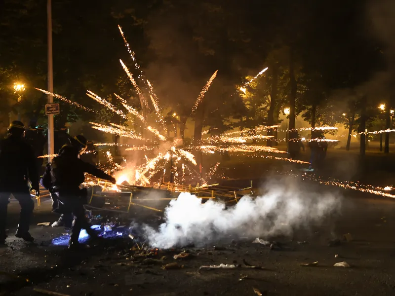 Franța arde! Peste 600 de oameni arestați și 250 de polițiști răniți, în urma protestelor violente - Foto: Profimedia Images