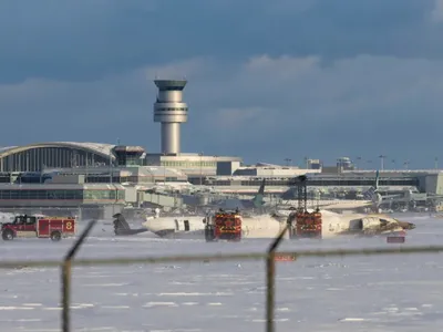 VIDEO Moment dramatic. Avion cu 80 de pasageri se prăbușește, se răstoarnă și ia foc. Totul filmat: FOTO - Profimedia(imagine cu rol ilustrativ)