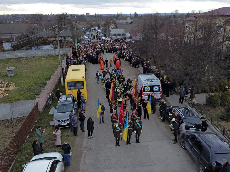 O ceremonie pentru soldatul „Erou al Ucrainei“ Dmytro Kotsiubailo