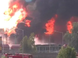 Un depozit de petrol din Rusia ar fi luat foc. Rușii acuză Ucraina că a atacat din nou/FOTO: bbc.com