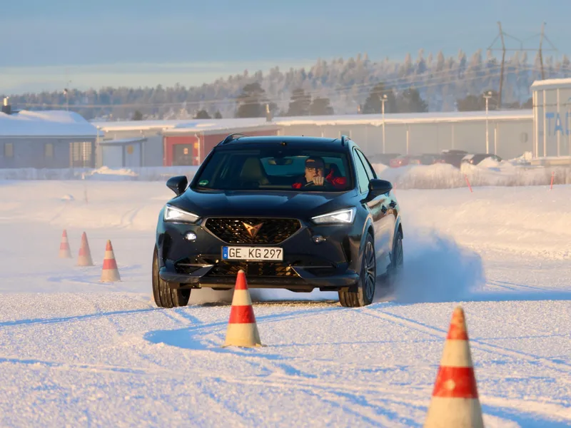 Zeci de anvelope de iarnă de SUV-uri și mașini sport, testate de specialiști. Care sunt recomandate - Foto: autobild.de