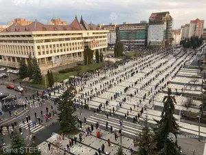 Cum s-a respectat distanțarea socială la slujba de Paște din Harghita. Foto: Székelyhon.ro