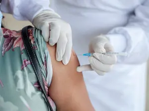 VIDEO Un nou vaccin anti-COVID-19 intră pe piață. Este al şaselea ser contra virusului - Frank Merino