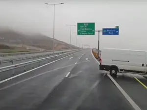 VIDEO Un șofer dă cu spatele pe autostradă după ce a greșit ieșirea.