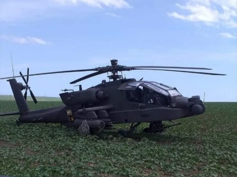 Un elicopter militar american a aterizat pe un câmp din comună Pecineaga, judeţul Constantă: Sursa Foto: Ziuaconstanta.ro.