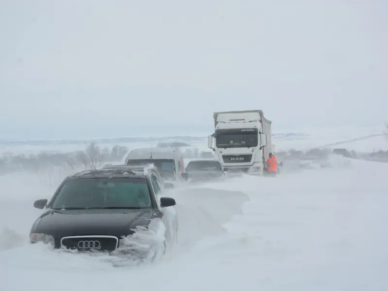 Furtuna Pia face ravagii în România. Drumuri închise și șoferi blocați în nămeți - Foto: DRDP Botoșani / imagine cu caracter ilustrativ