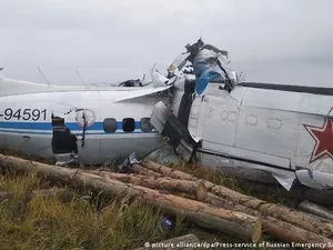 Un avion s-a prăbuşit în centrul Rusiei. 16 persoane au murit