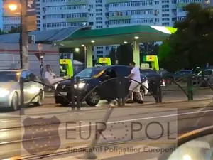 În crose de golf să ne batem: șoferul unui BMW i-a dat o „lecție” unui Logan. / Foto: captură video