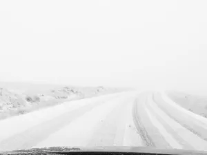 METEO Primul strat de zăpadă s-a depus în România! În ce zonă a țării a nins și se circulă dificil Foto: Facebook/Salvamont Gorj