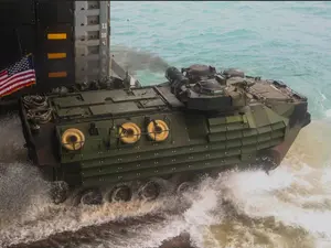 România achiziționează vehicule amfibie americane AAV-7 pentru asalt - Foto: US Marine Corp (imagine cu caracter ilustrativ)