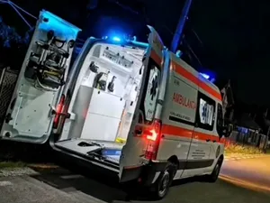 Accident fatal pe DN 73: Un bărbat a murit după ce mașina lui s-a făcut zob într-un cap de pod - Foto: Facebook/Ambulanța - Caracter ilustrativ