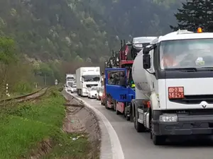 Haos pe DN1 Ploiești-Brașov, din cauza închiderii Văii Oltului. TIR-urile grele pot circula din nou - Foto: bzb.ro - Imagine cu rol ilustrativ