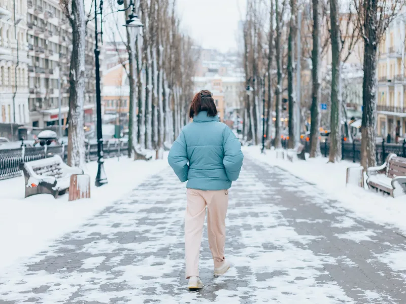 Ce amendă riști dacă nu îți cureți zăpada din fața casei sau a spațiilor comerciale? Avertisment Foto: Freepik (fotografie cu caracter ilsutrativ)