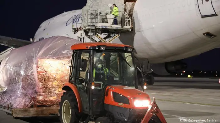 Un avion cu materiale medicale din partea UE pentru Serbia la aeroportul Surcin din Belgrad