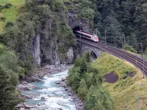 Unic în România. Tunel CFR între Predeal și Brașov de 10 km. Se merge mai repede decât pe autostradă - Foto: Profimedia Images (rol ilustrativ)