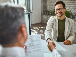 Românii sunt nemulţumiţi de salariul lor actual, pe fondul inflaţiei şi vor un job nou Foto: news.ro (fotografie cu rol ilustrativ)