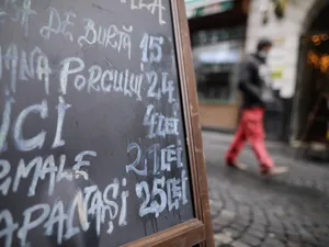 ANPC: 40 de operatori economici din Centrul Vechi verificaţi; 14 dintre ei închişi temporar - Foto: INQUAM PHOTOS/ George Călin