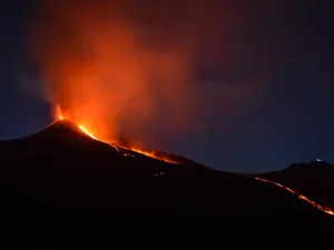 Vulcanul Etna erupe din nou. Aeroportul din Catania se închide temporar/FOTO: Unsplash