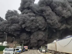 Incendiu uriaș la un depozit de materiale reciclabile din Buzău/FOTO: Digi24