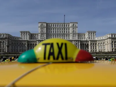 Taximetriștii punctează în „meciul” cu firmele de transport alternativ. - Foto: INQUAM Photos/Octav Ganea - cu rol ilustrativ