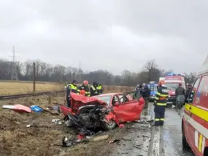 Accident deosebit de grav cu 4  victime la ieșirea din Rădăuți.3 dintre victime au rămas încarcerate - Foto: ISU Suceava