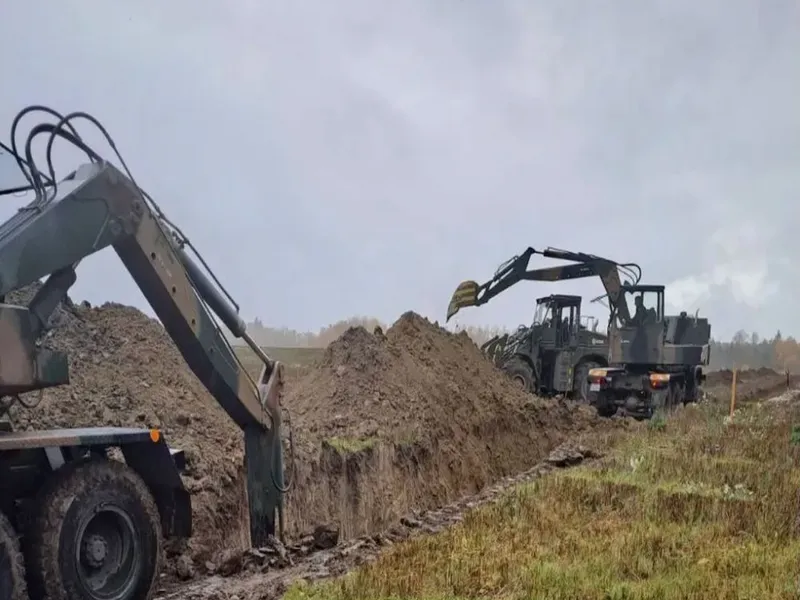 Polonia construiște linii defensive la granița cu Rusia. Cea mai mare operațiune din 1945 încoace Foto: kyivindependent.com