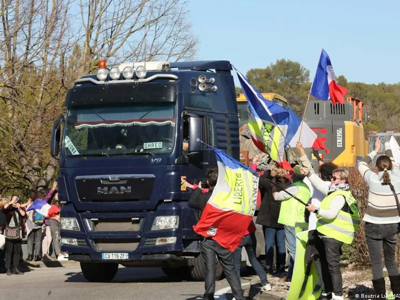 Poliţia a tras cu gaze lacrimogene asupra manifestanţilor din „convoiul libertăţii'' / DW