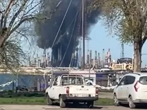 Explozie la Rafinăria Petromidia. A fost activat planul roşu de urgenţă - Foto: captură video Facebook/Observator Constanţa