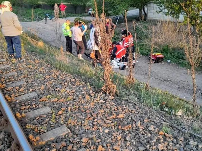 Un văcar a traversat calea ferată cu animalele fără să se asigure. A fost lovit de tren. / Foto: Info Trafic 24, Facebook