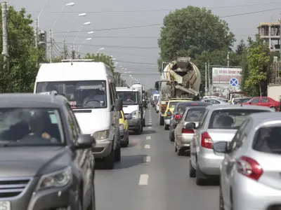 Bucureștenii petrec cel mai mult timp în Trafic dintre europeni. Foto Inquam Photos/Octav Ganea