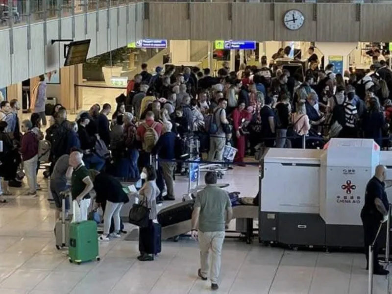 Zboruri anulate și oameni blocați în aeroport, după ce angajații s-au infectat cu COVID  Foto: Spynews